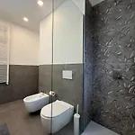 Apartment Wide & Bright 2 Bedroom Flat 50m From M4 Station *