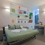 Wide & Bright 2 Bedroom Flat 50m From M4 Station *