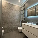Wide & Bright 2 Bedroom Flat 50m From M4 Station Milan