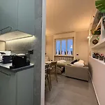 Apartment Wide & Bright 2 Bedroom Flat 50m From M4 Station