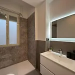 Wide & Bright 2 Bedroom Flat 50m From M4 Station Milan