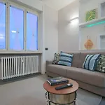 Wide & Bright 2 Bedroom Flat 50m From M4 Station Apartment Milan