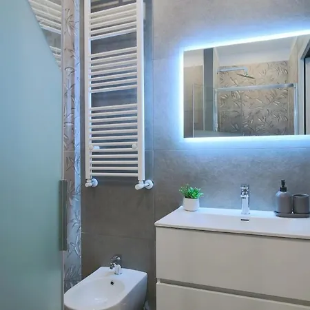 Wide & Bright 2 Bedroom Flat 50m From M4 Station * Milán