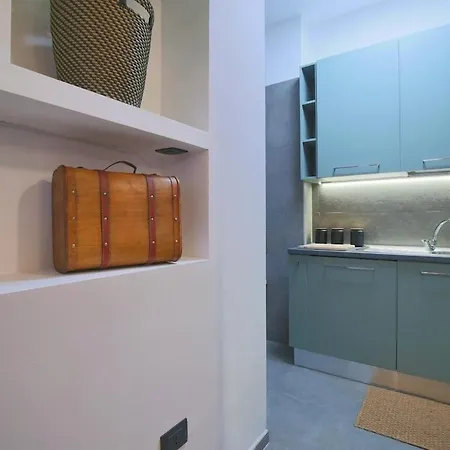 Wide & Bright 2 Bedroom Flat 50m From M4 Station Milán