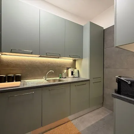 아파트 Wide & Bright 2 Bedroom Flat 50m From M4 Station