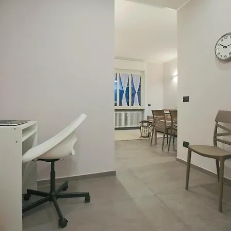 아파트 Wide & Bright 2 Bedroom Flat 50m From M4 Station *