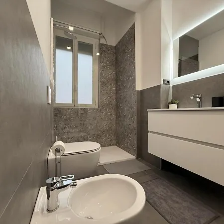 아파트 Wide & Bright 2 Bedroom Flat 50m From M4 Station