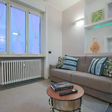 Wide & Bright 2 Bedroom Flat 50m From M4 Station 아파트 밀라노